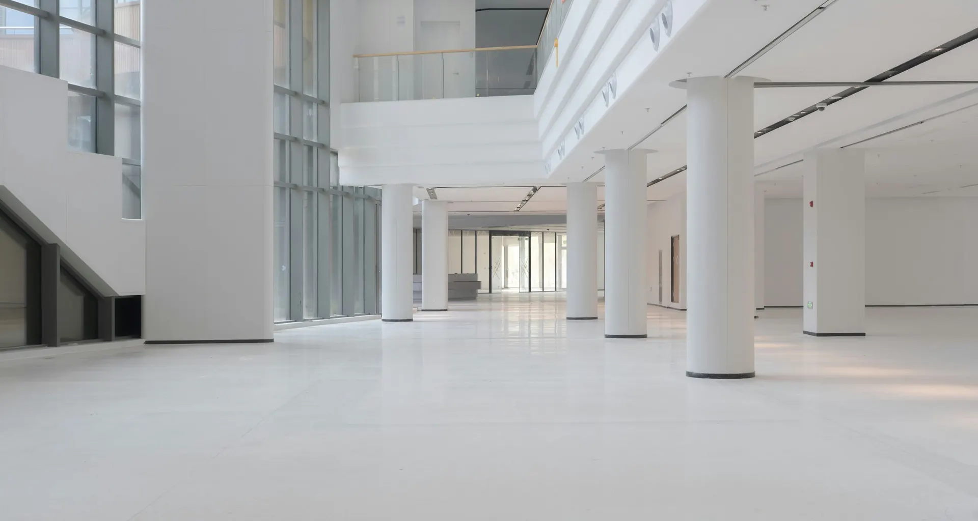 Valuation of market rent and of leasehold interests in buildings, non-residential premises and land plots